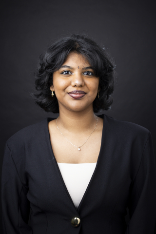 Headshot of Zoe Raj